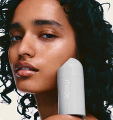 model holding peptide glazing fluid